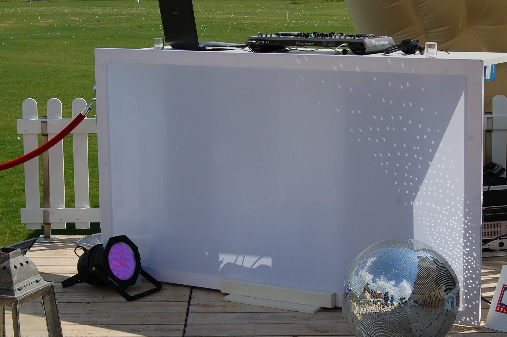 DJ Booth Strak