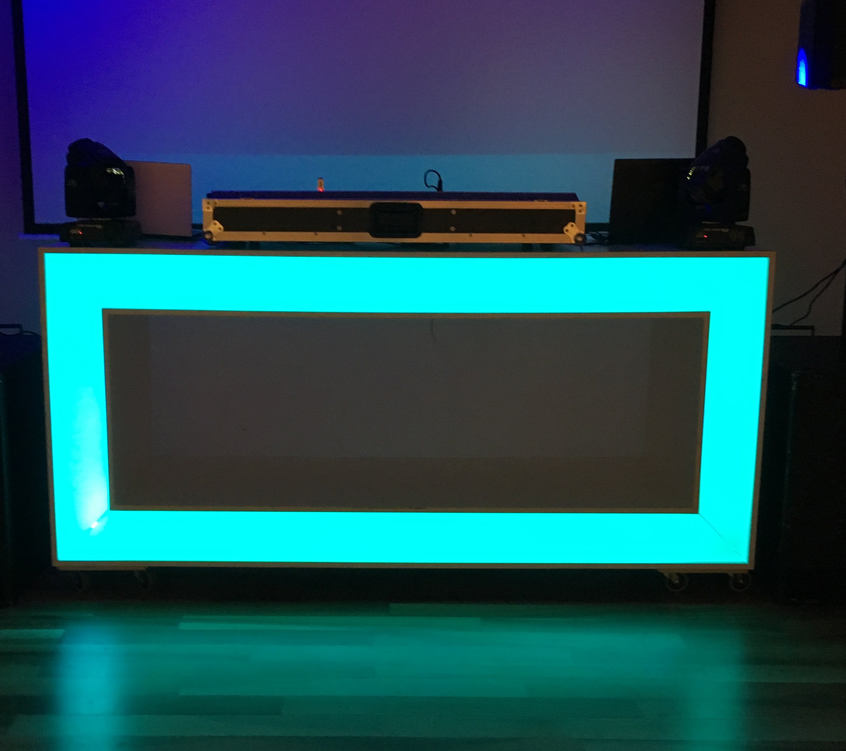 DJ Booth Trendy Recht